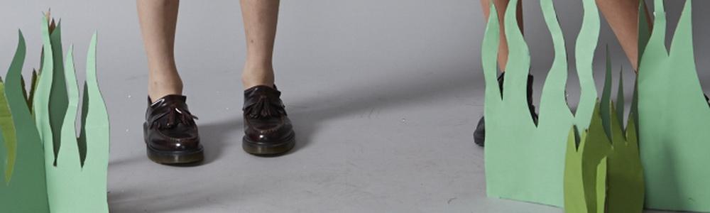 外國(guó)學(xué)校的夏季學(xué)生校服款式