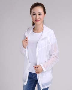 白色長袖連帽防曬服皮膚風(fēng)衣